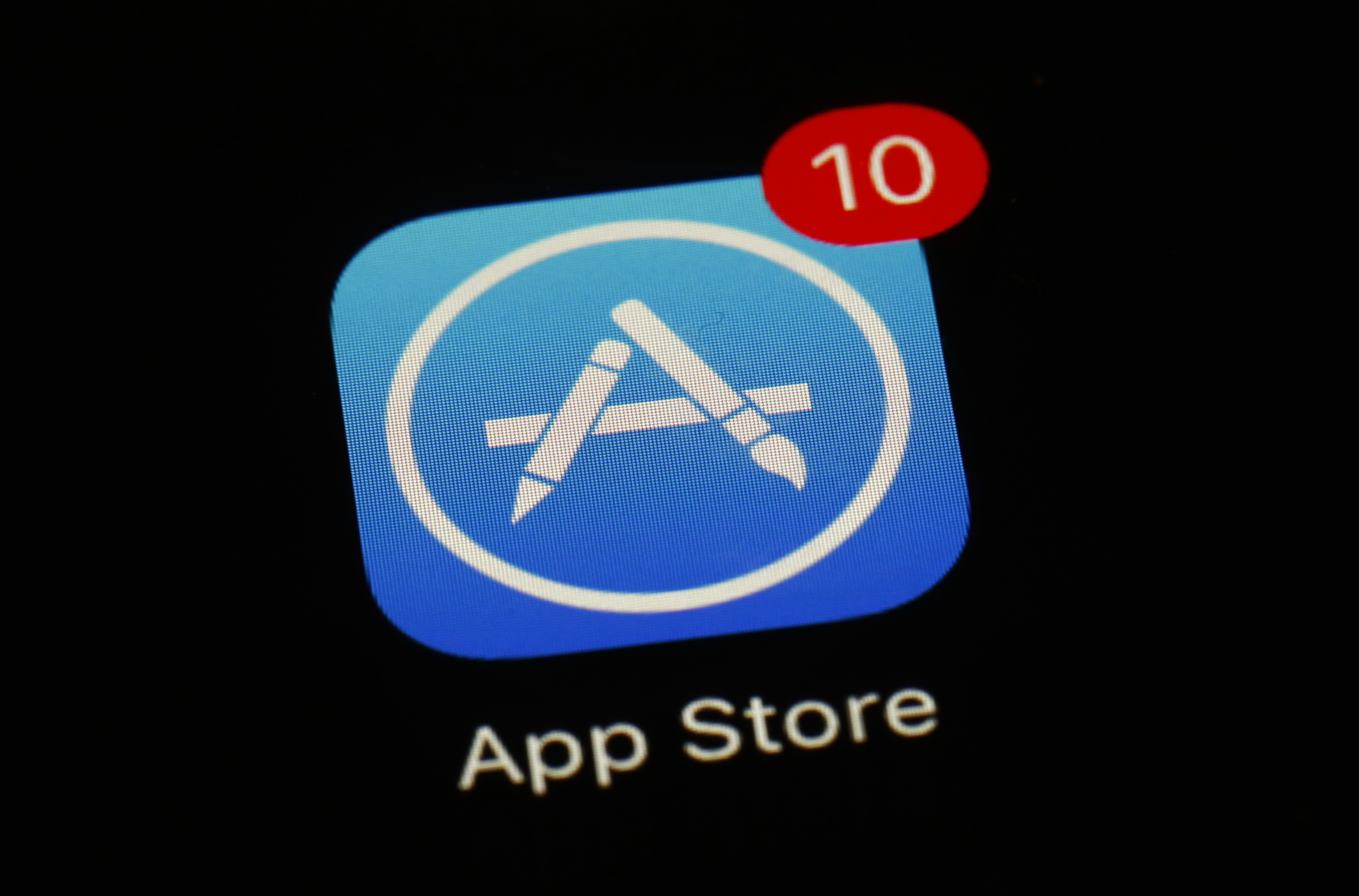 Apple holds edge in app store trial despite nagging issues
