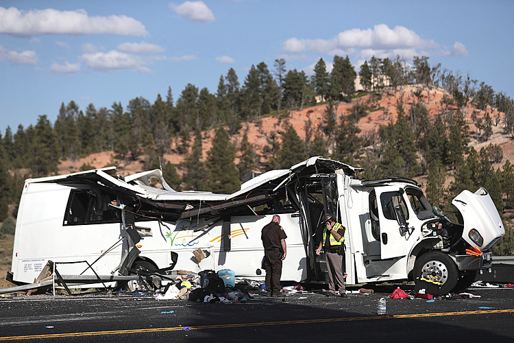 Bus with Chinese tourists crashes in Utah; 4 dead