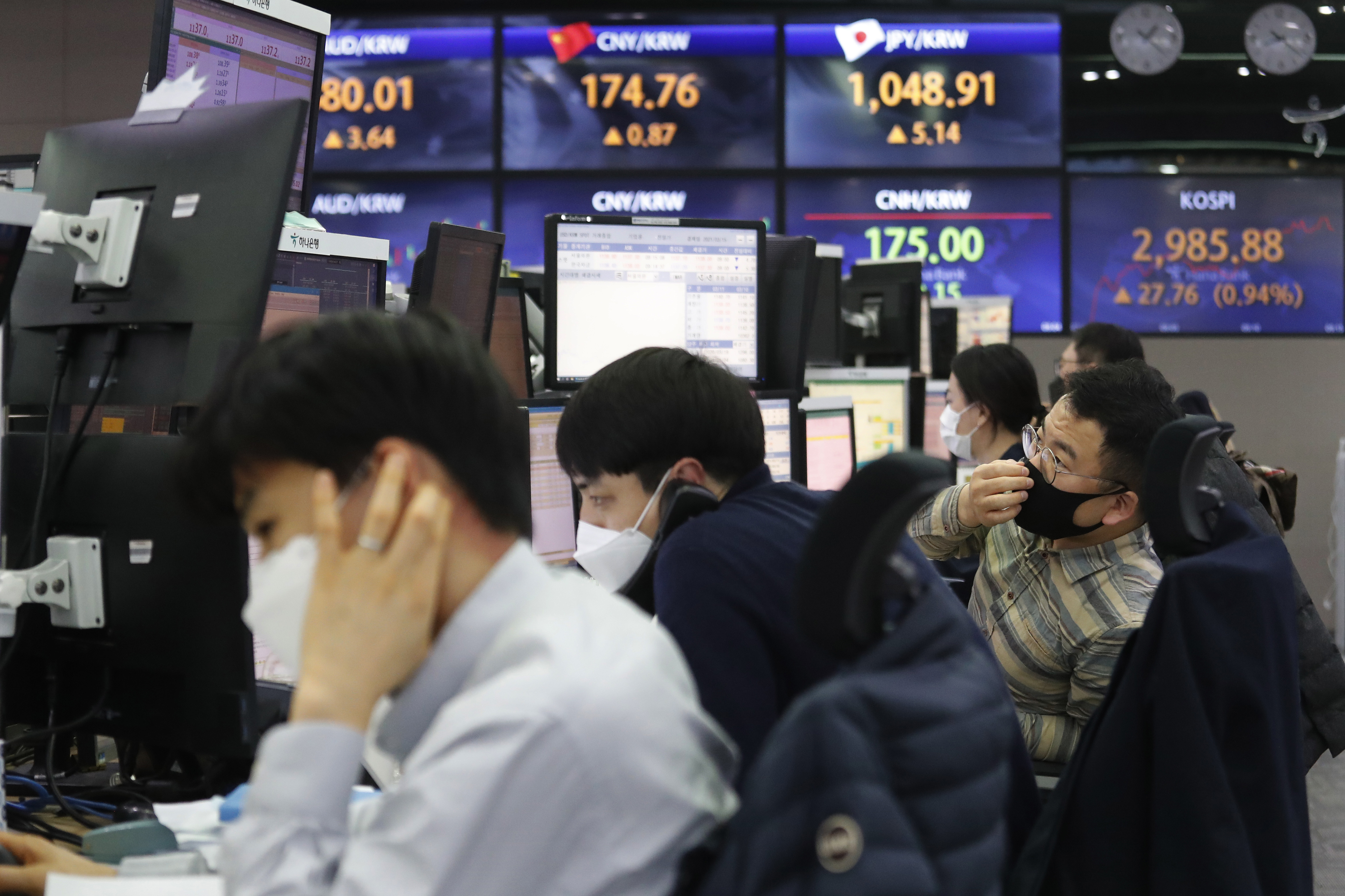 Asian shares advance as yields, inflation fears moderate