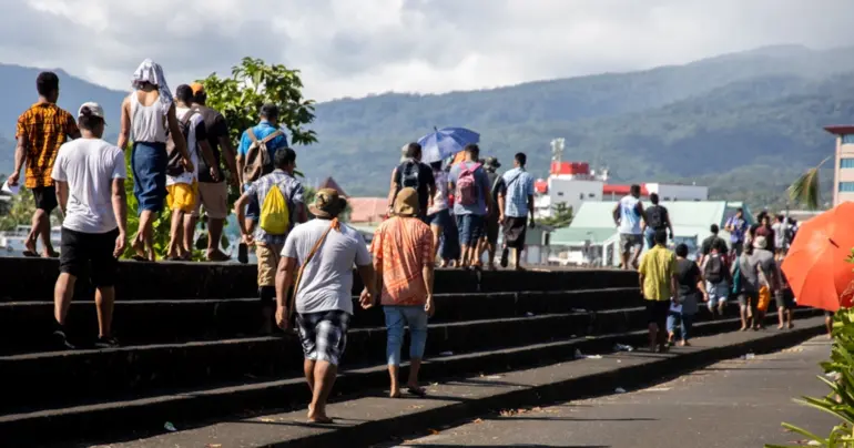 More than 50 fall victim to seasonal work scam