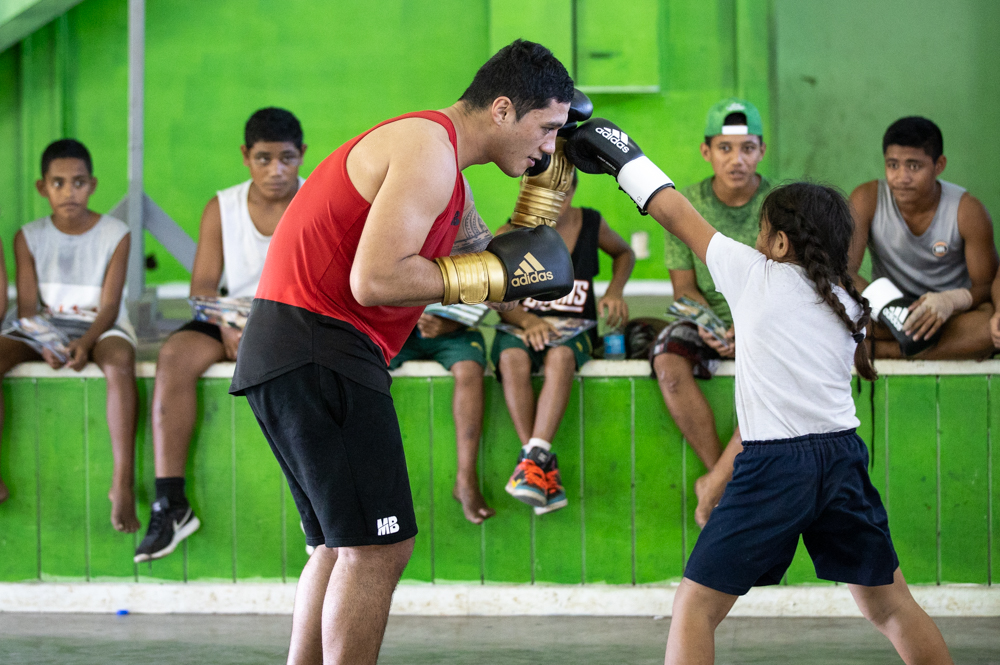 Jai Opetaia loves boxing clinic with Falease'ela children