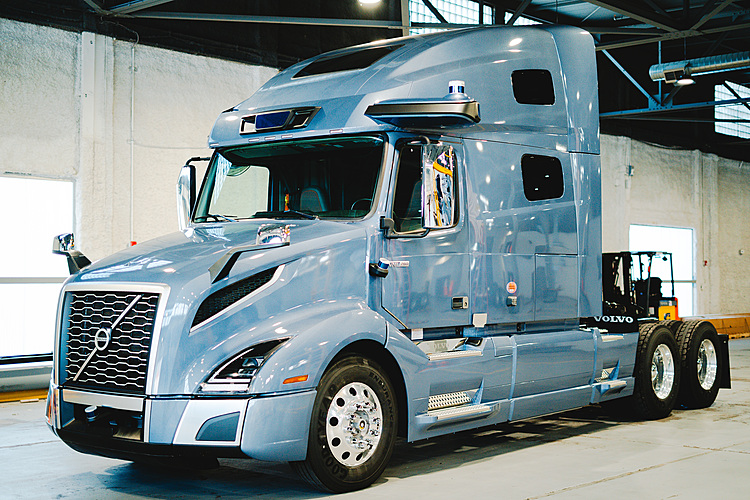 Aurora Debuts Volvo’s First Commercial Autonomous Truck for U.S. Highway Market