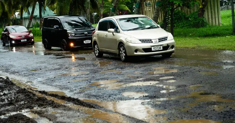 Lauli’i potholes remain unrepaired 