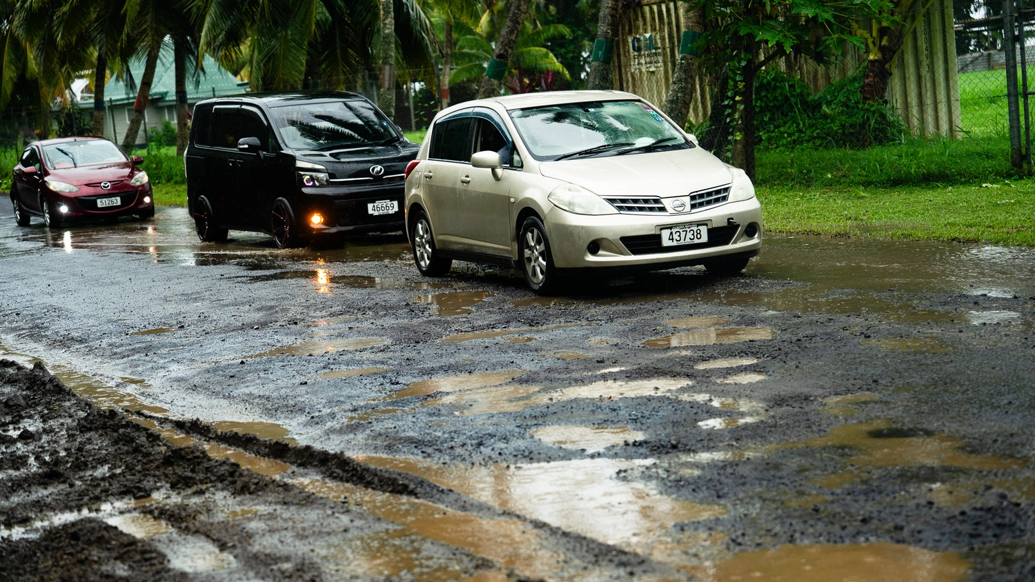 Lauli’i potholes remain unrepaired 