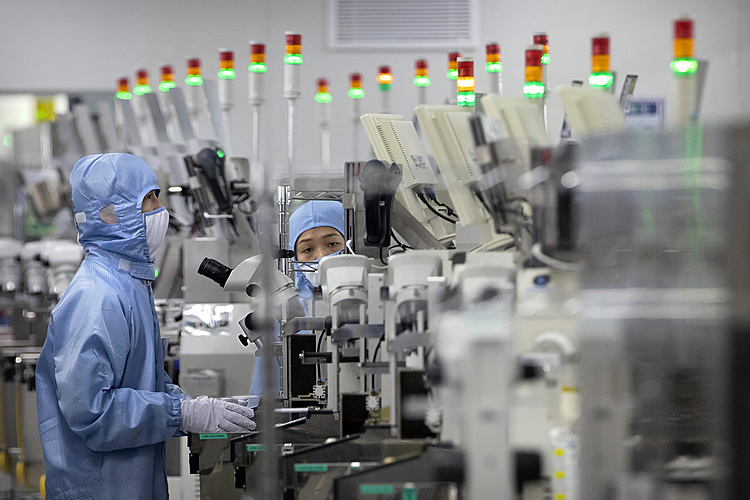 China cuts taxes to spur semiconductor development