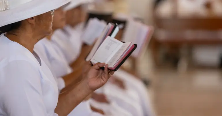 FAST candidate gifts money at Aleisa church