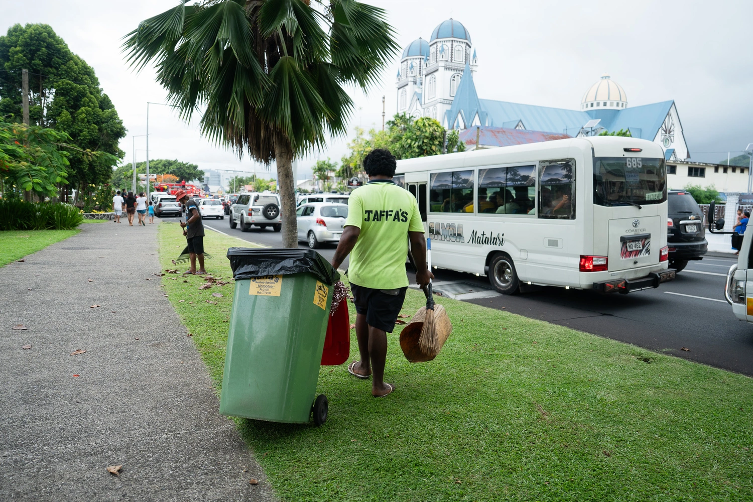 Do not litter urge street workers