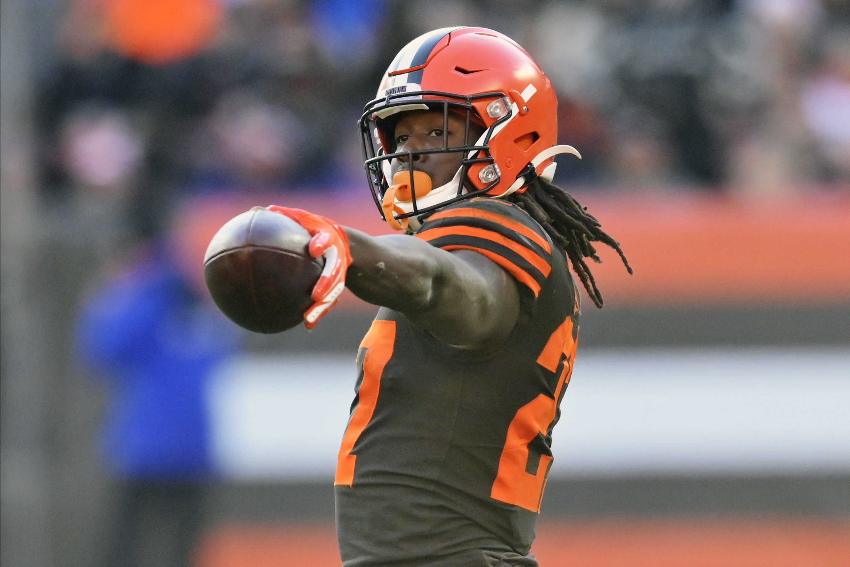 Offensive: Browns strike free agent deals to address needs