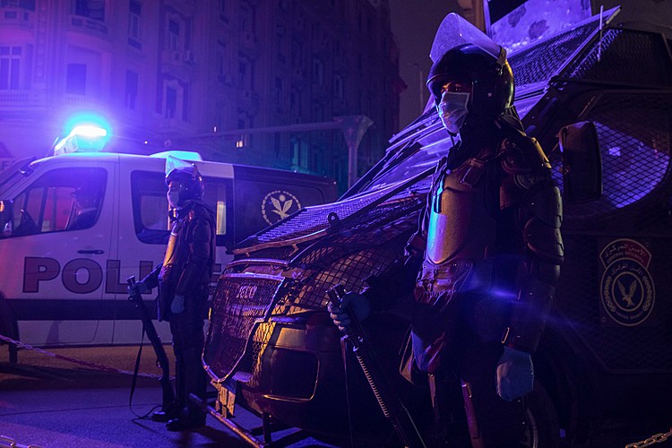 Egypt arrests doctors, silences critics over virus outbreak