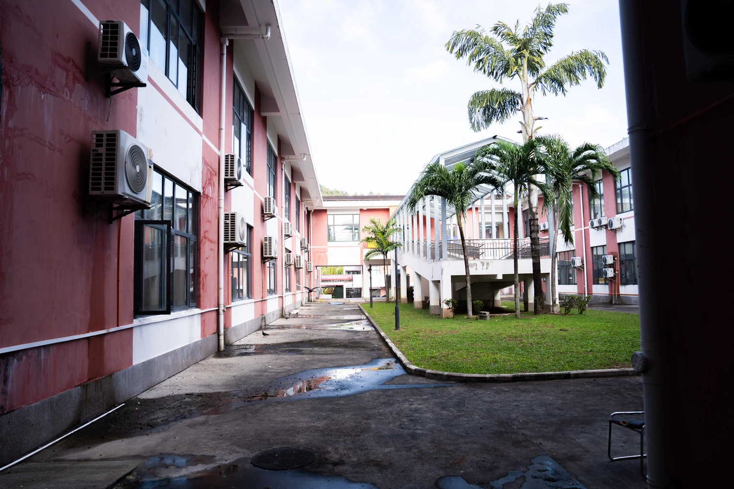 Hot and uncomfortable. Air-con not working properly in maternity unit
