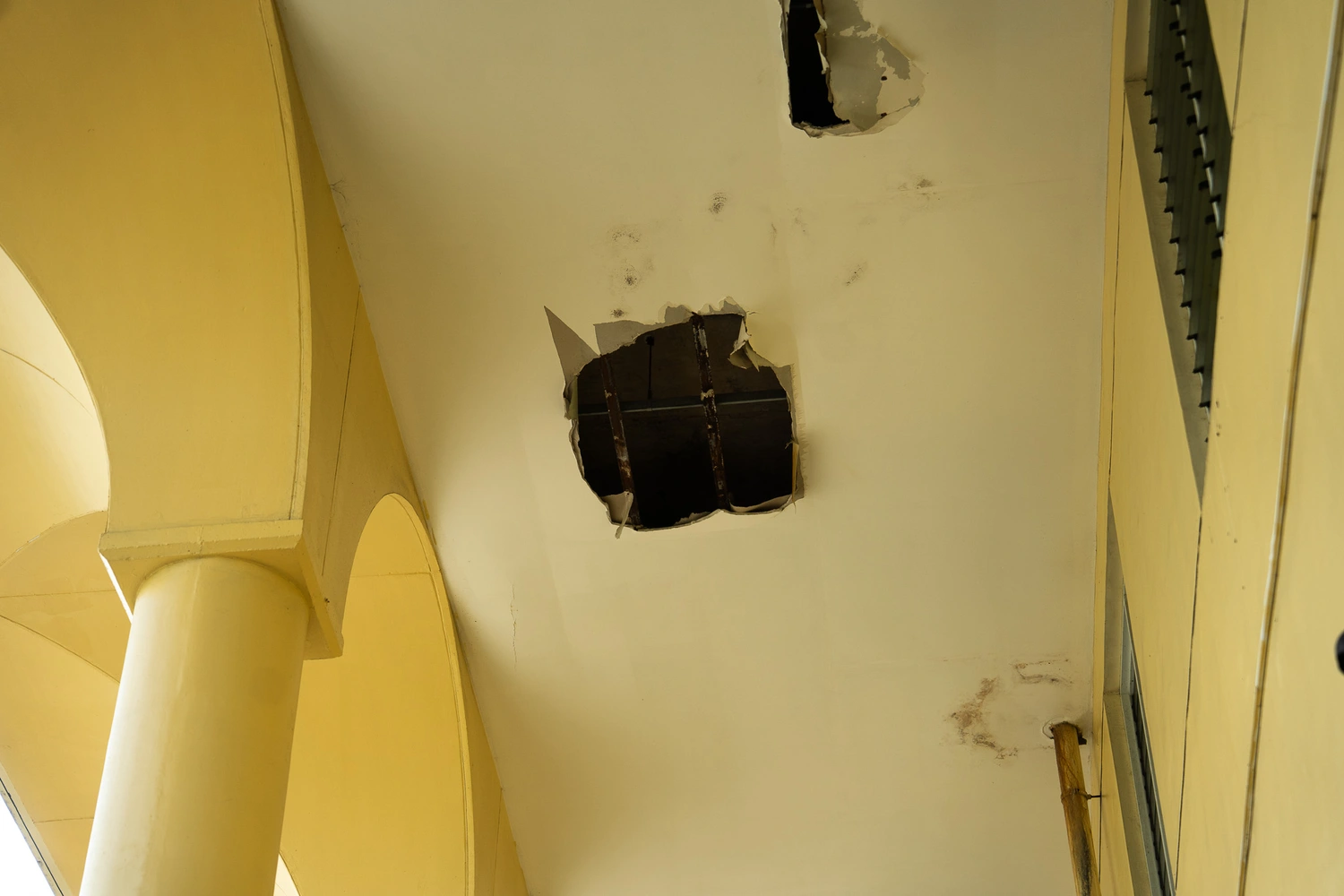 Woman dodges falling courthouse ceiling