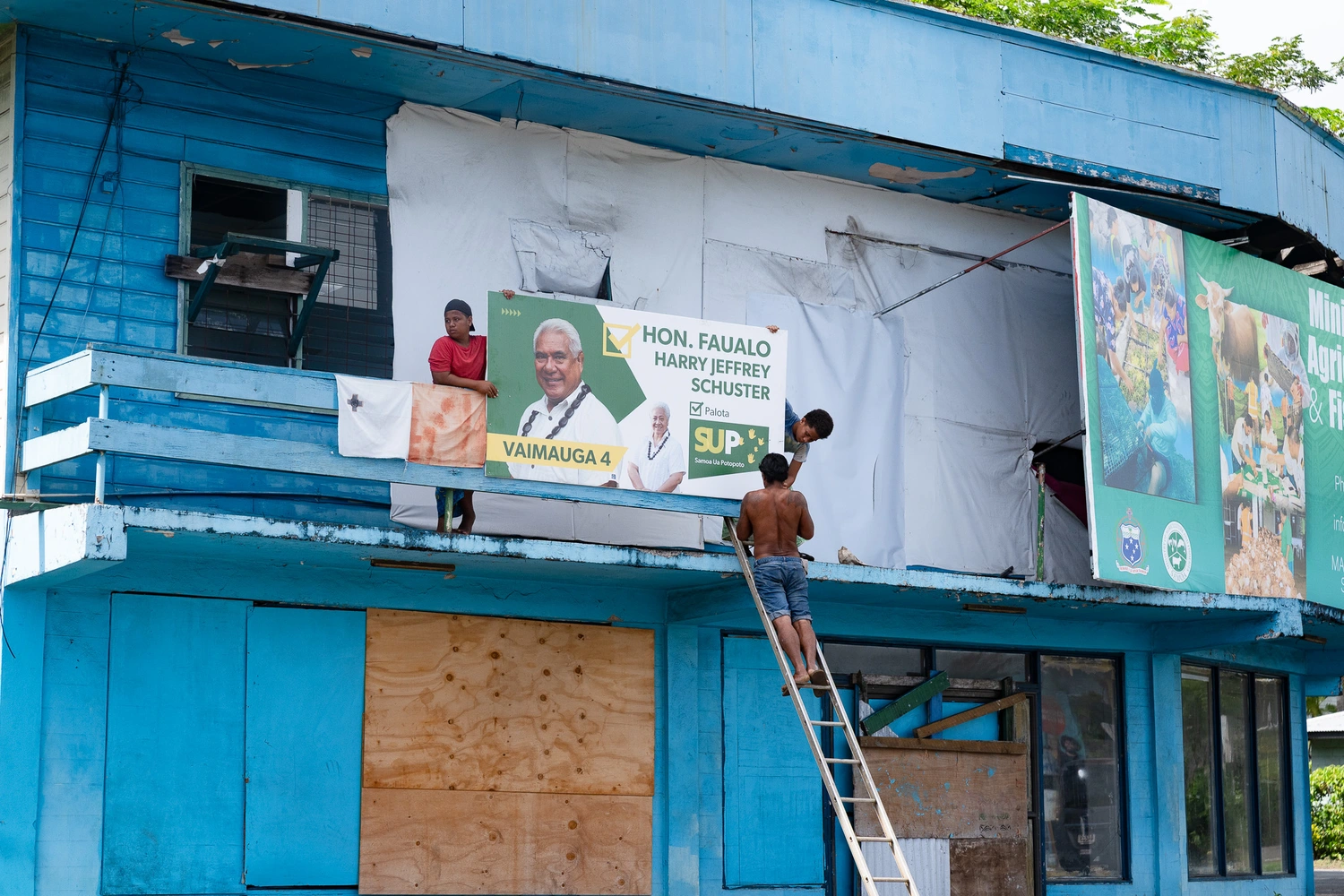 Faualo first to remove campaign materials ahead of deadline