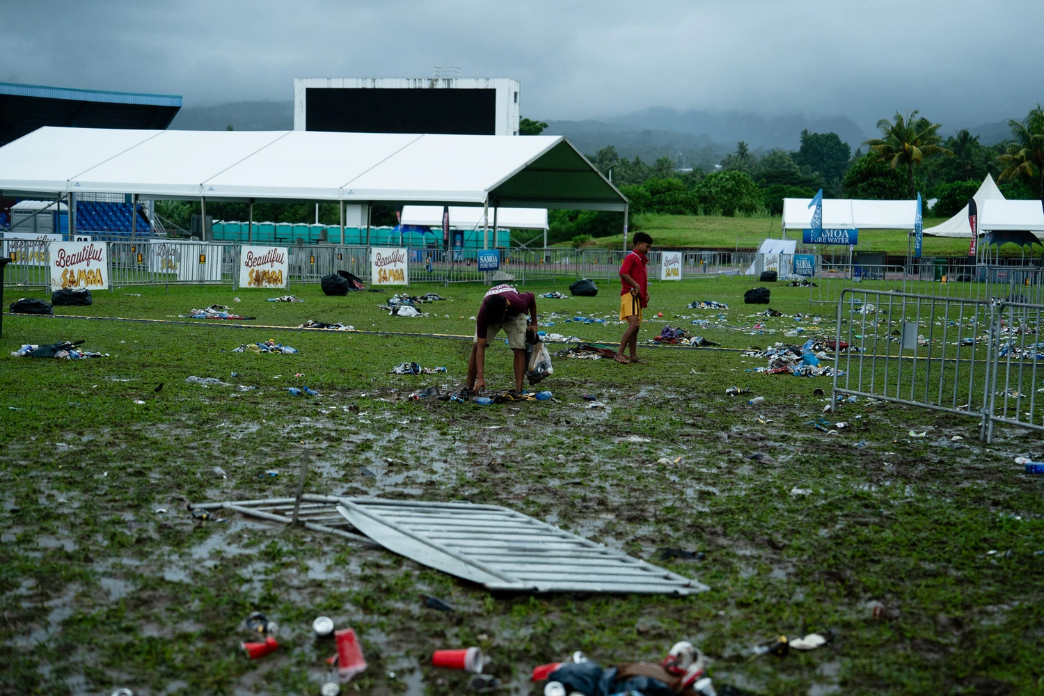 Children find money and jewellery in UB40 aftermath