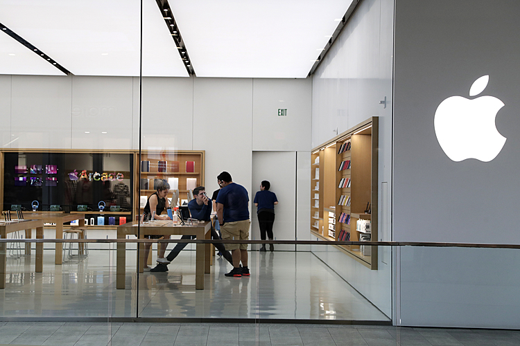 Apple re-closes some stores, raising economic concerns