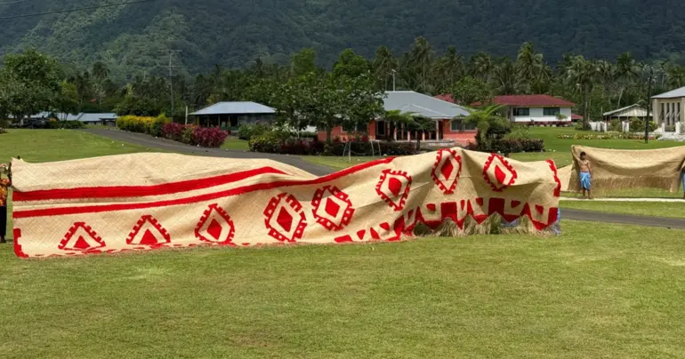 Manunu women celebrate end of fine mat weaving