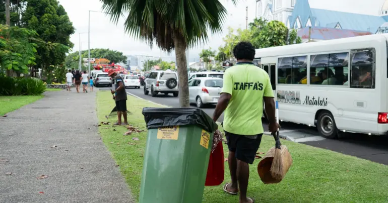 Do not litter urge street workers