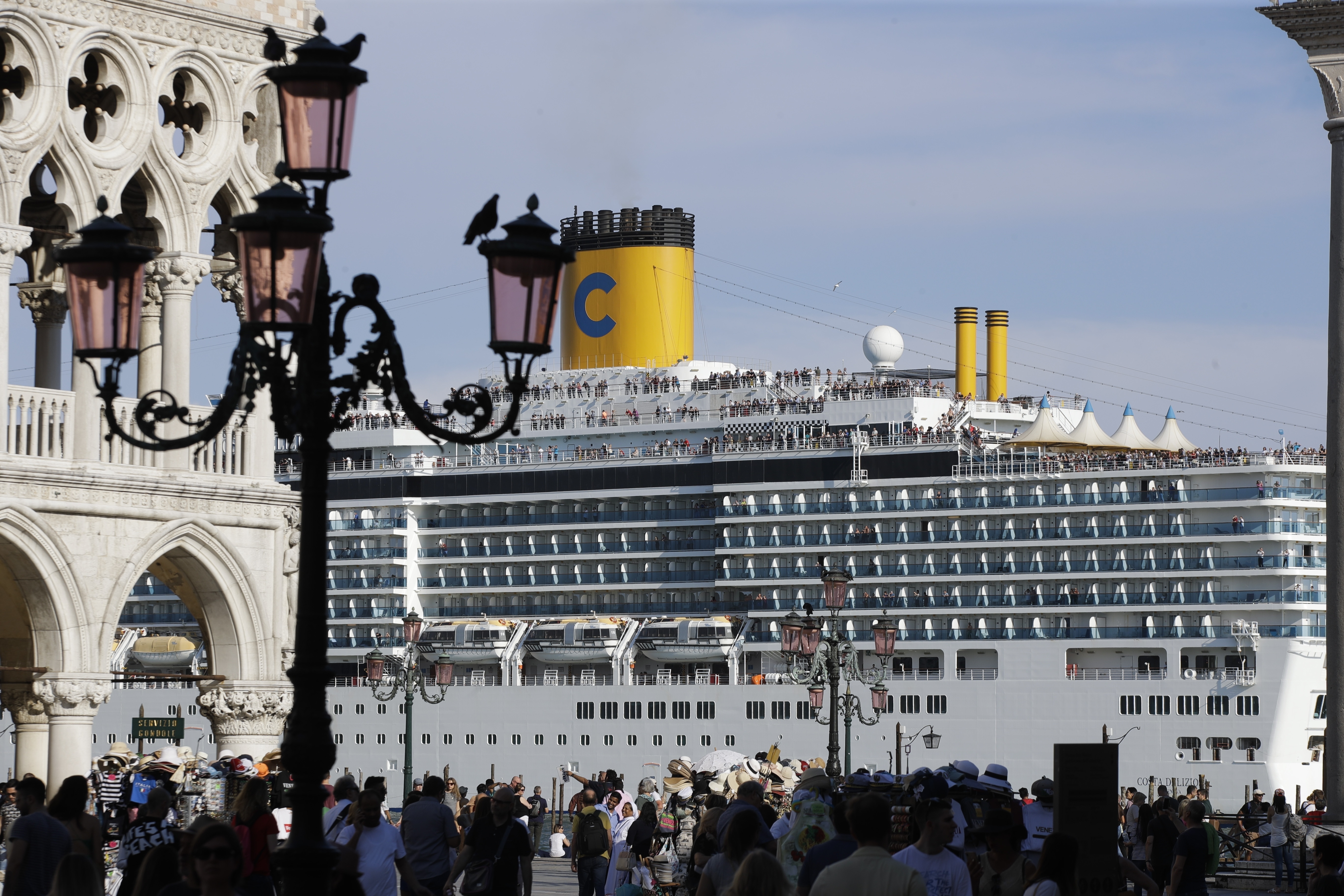 Venice, Budapest crashes renew debate on cruise ship safety