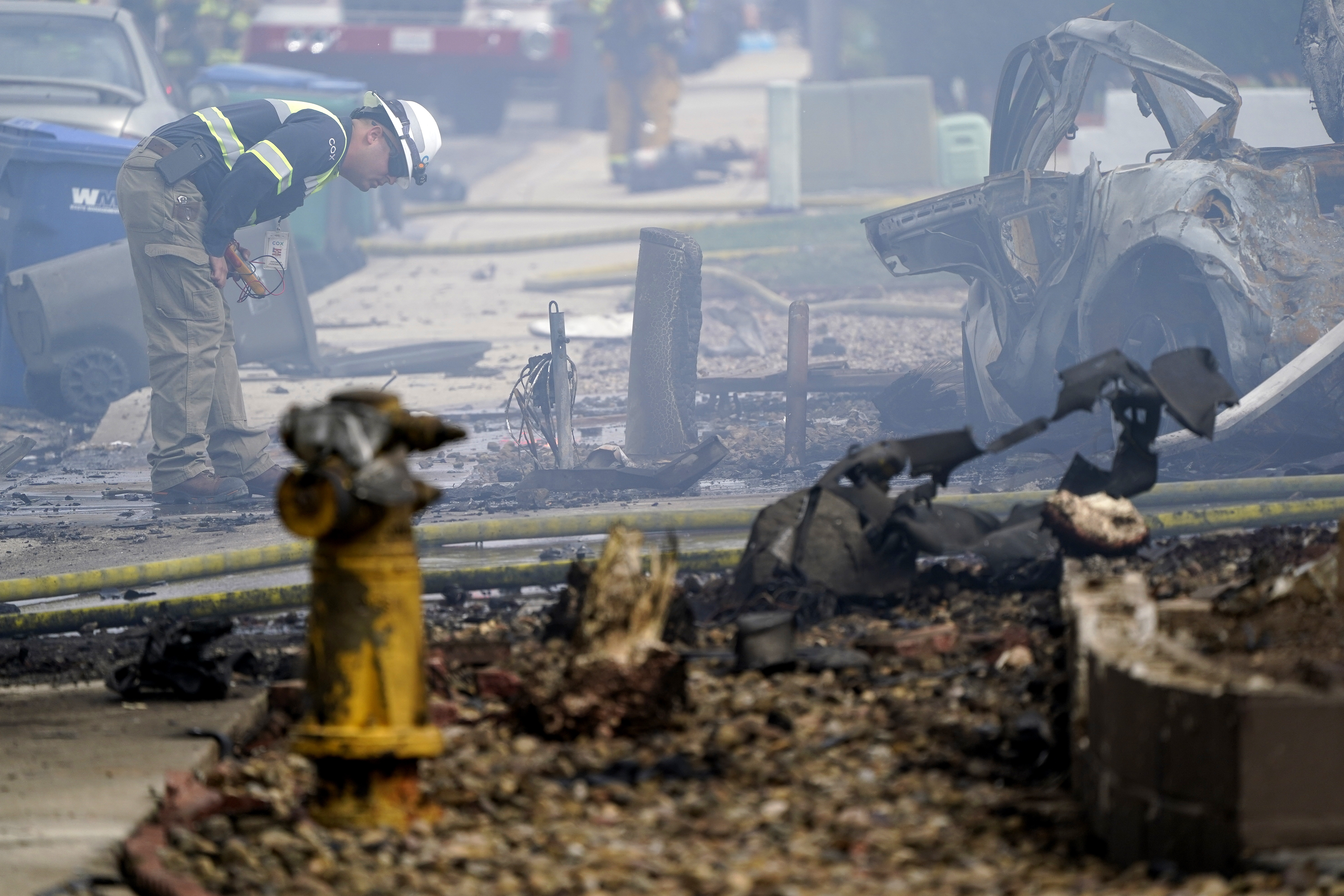 Plane crash kills 2, burns homes in California neighborhood