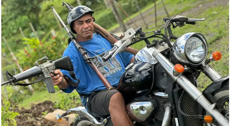 M-16 photo instigates police probe