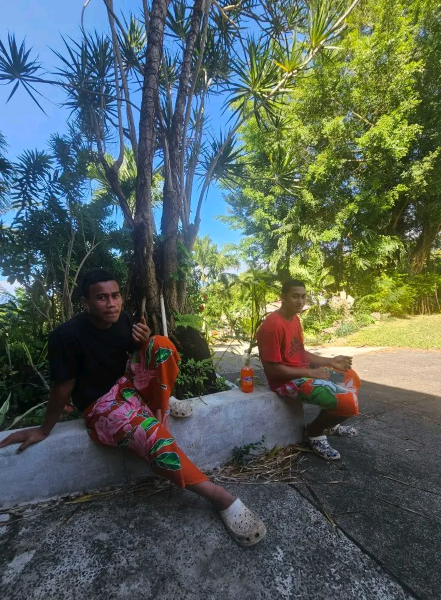 Man cons youths of $3K, leaves them stranded