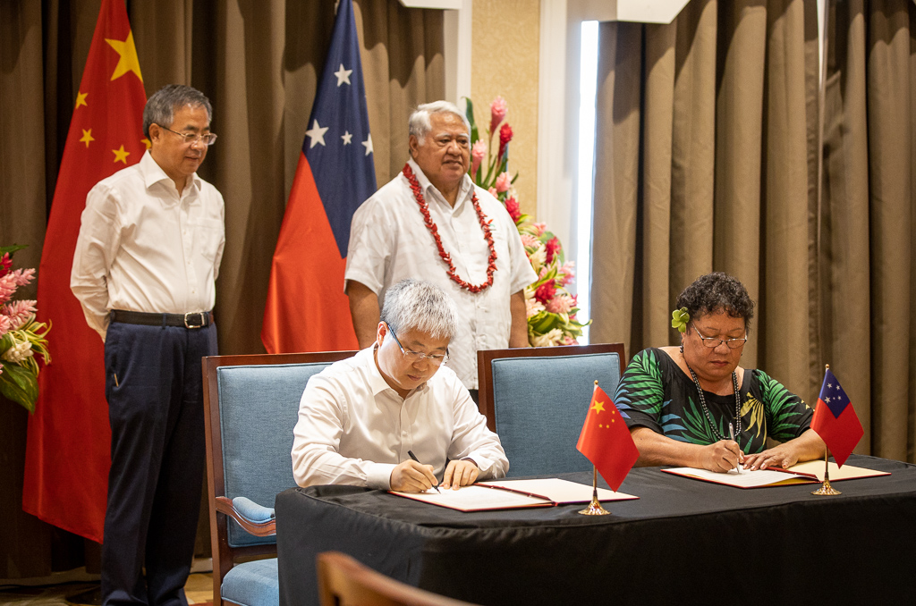 P.M. Tuilaepa meets Vice Premier Hu, Samoa and China sign seven agreements