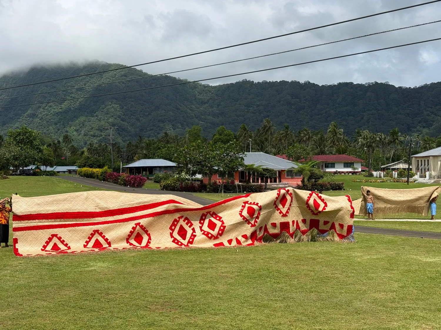 Manunu women celebrate end of fine mat weaving