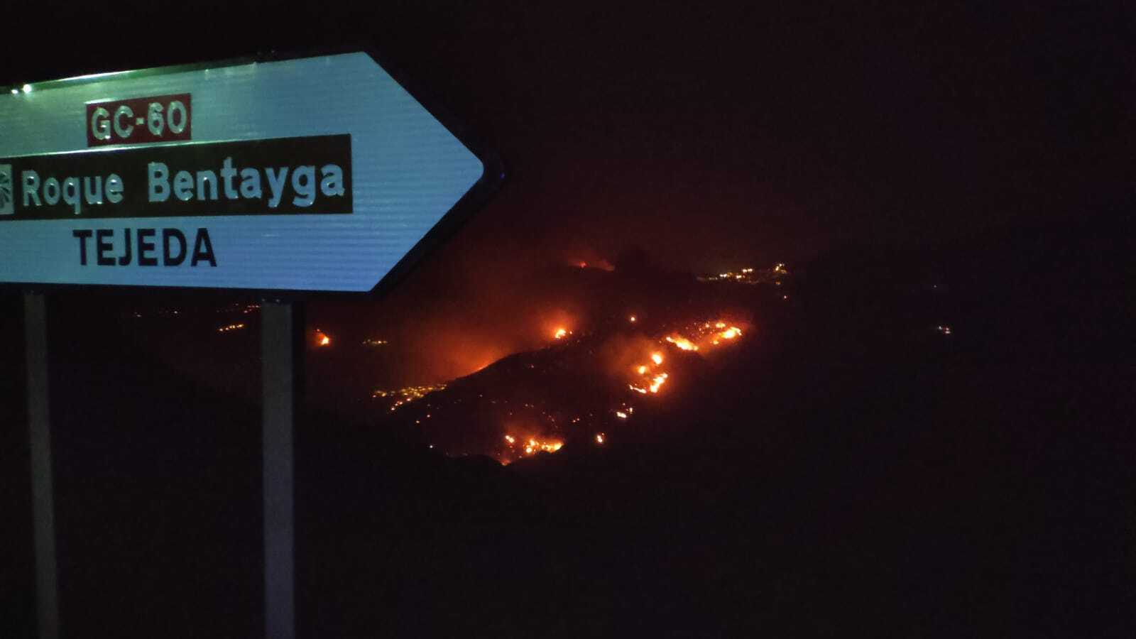 Spain: progress made in fight against Canary Island wildfire