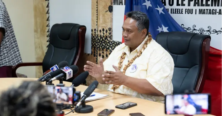 "Doesn't know what he's doing," DPM overhears CEO