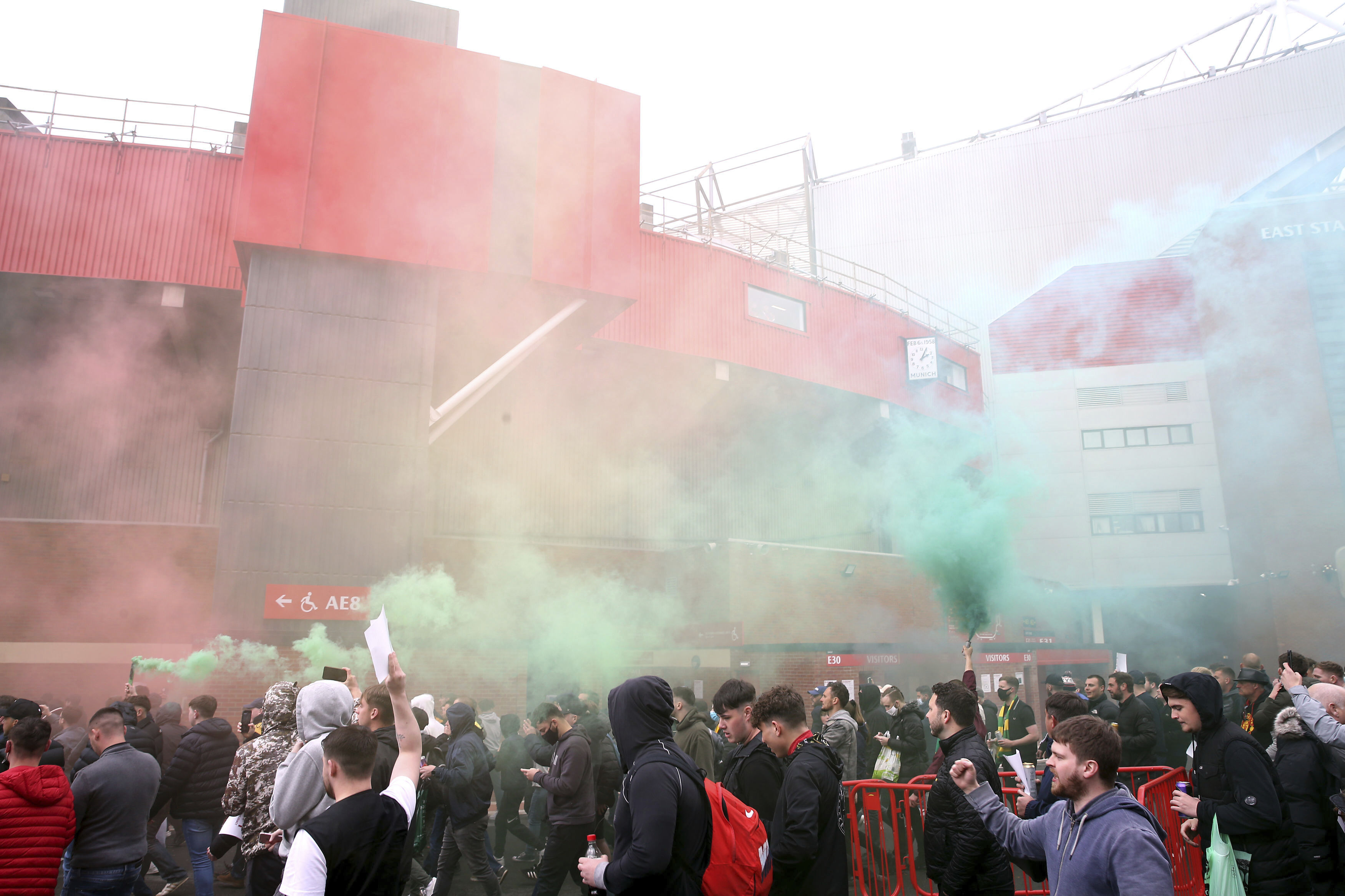 Man United fans storm stadium, force game to be called off