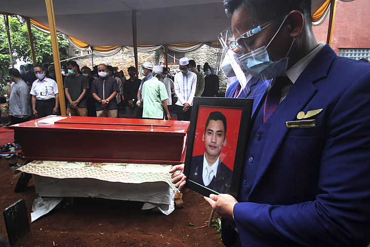 Search expands for victims of Indonesian plane crash
