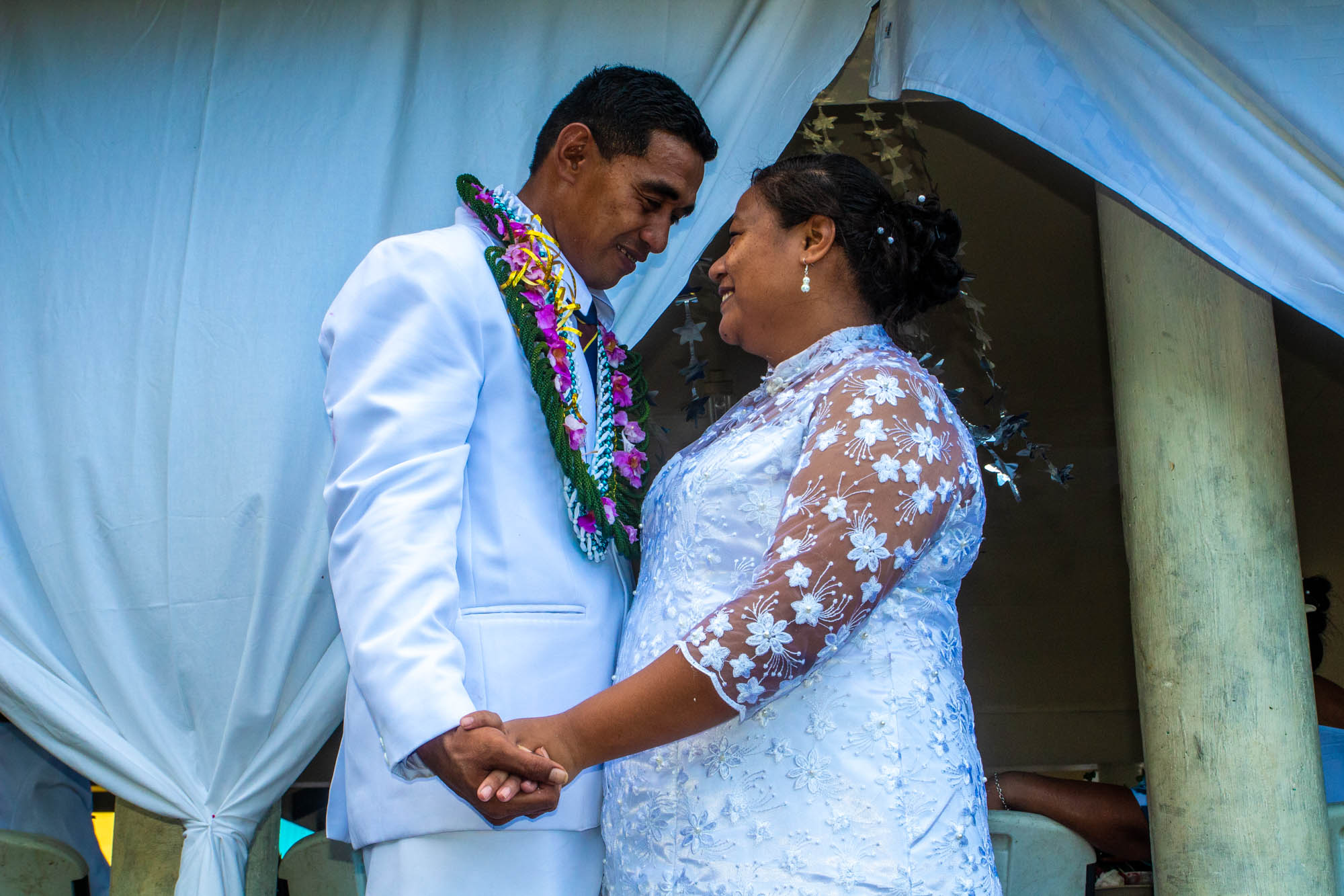 Lovebirds tie the knot in paradise