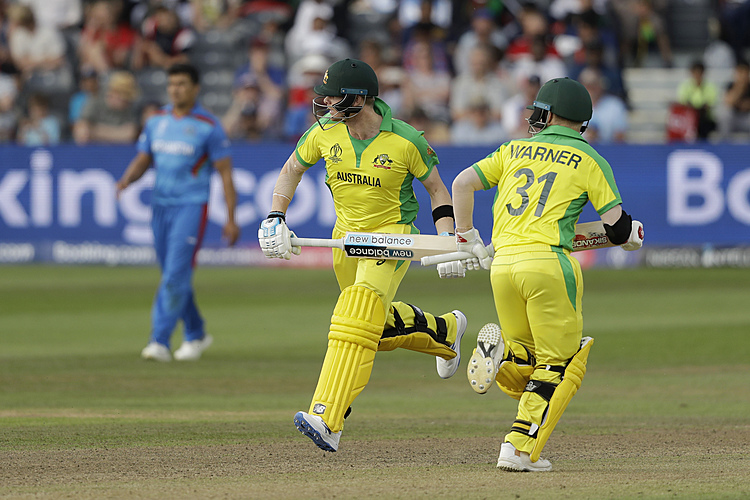 Warner, Smith endure the jeers to help Australia win