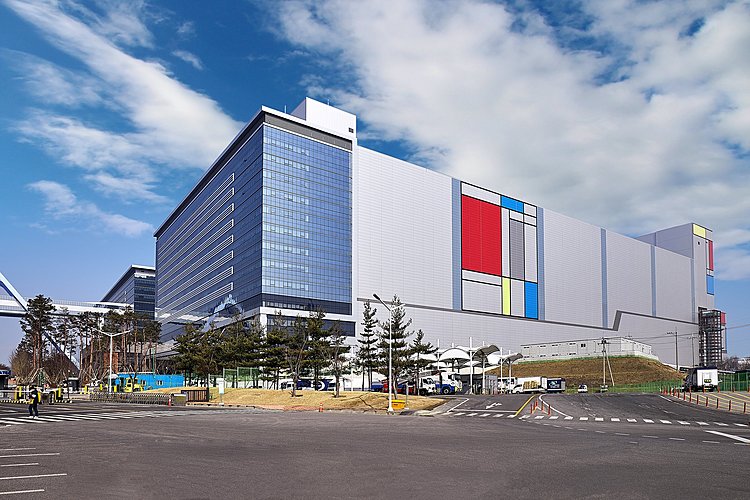 Samsung Announces Industry's First EUV DRAM with Shipment of First Million Modules