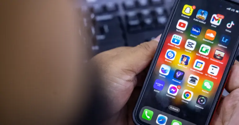 Locals react to Australia's U16 social media ban 