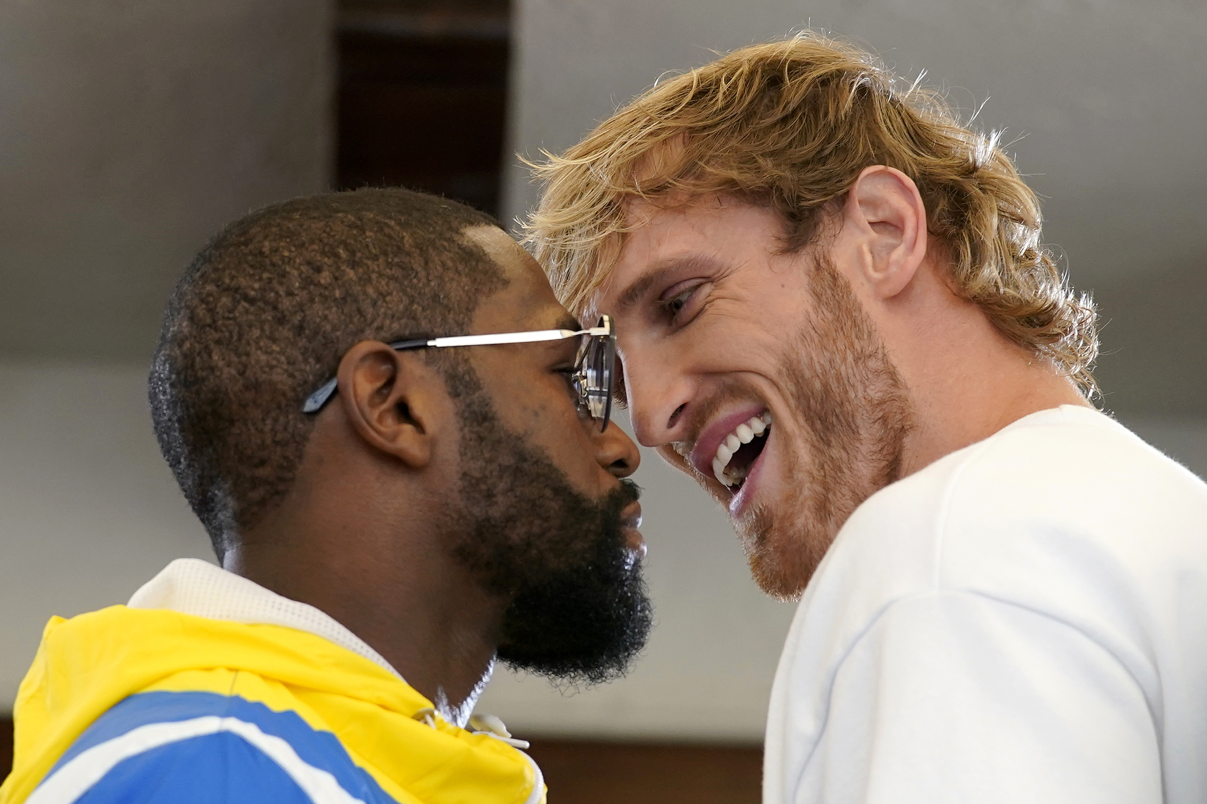 Circus ring: Mayweather returns to fight YouTube sensation 